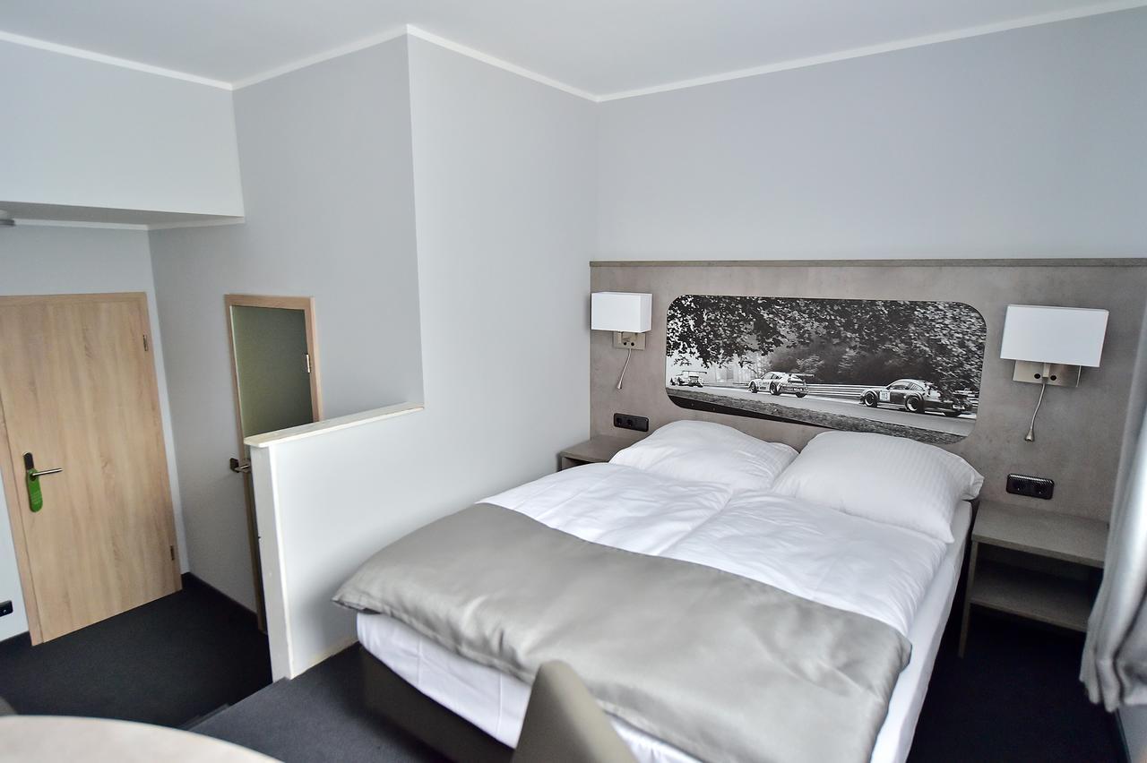 Gt3 Hotel Honerath Exterior photo