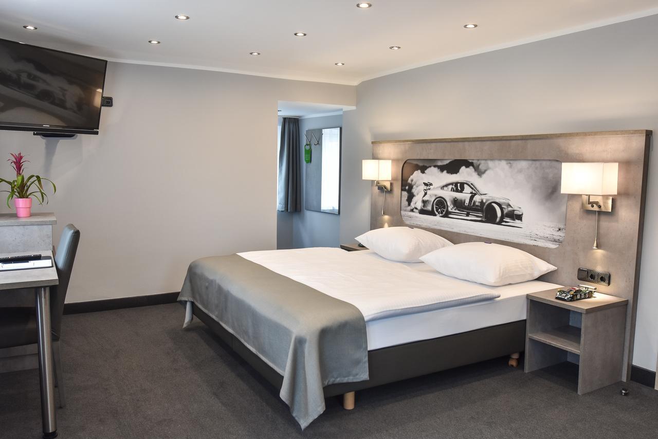 Gt3 Hotel Honerath Exterior photo